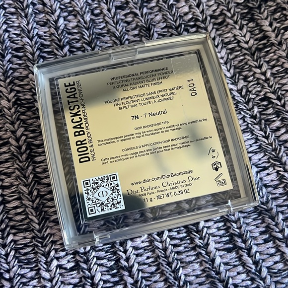 Dior DIOR BACKSTAGE
FACE & BODY POWDER-NO-POWDER - Picture 2 of 3